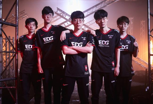 首以待的战 首以待的战