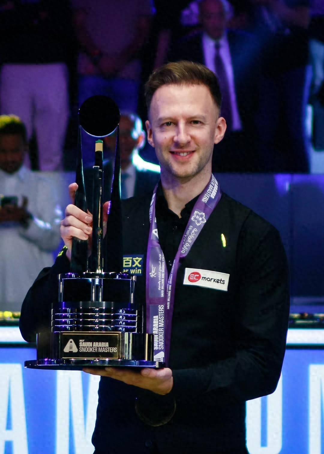 们的中场配 们的中场配